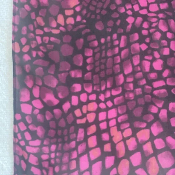 Elegant Pink and Black Chiffon Scarf - Picture 4 of 9